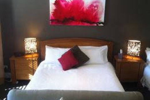 Queenscliff Hotel - Redcliffe Tourism 3