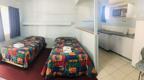 Motel Holliday Kingaroy - Redcliffe Tourism 1