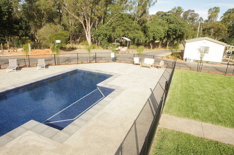 Riverside Cabin Park - Redcliffe Tourism 1