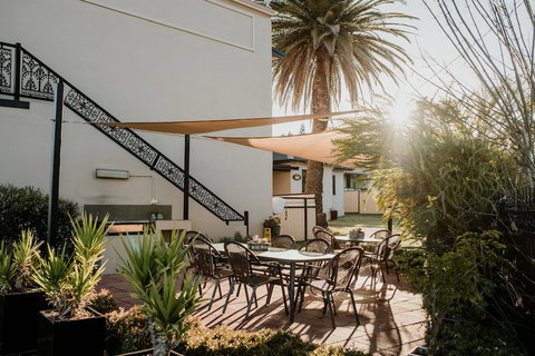 Inverell Terrace Motor Lodge - Redcliffe Tourism 2