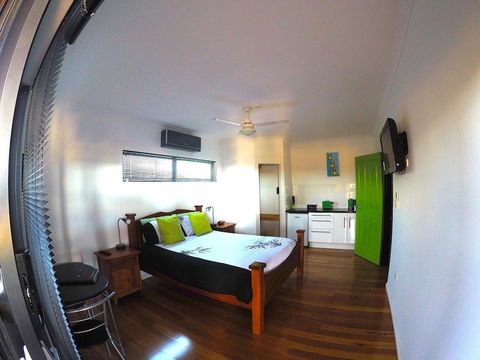 On The Deck @ Shark Bay - Redcliffe Tourism 2