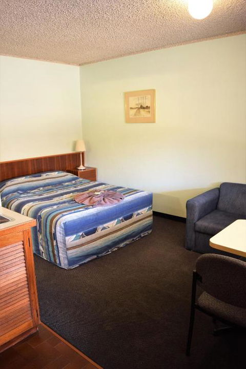 Alkira Motel - Redcliffe Tourism 3