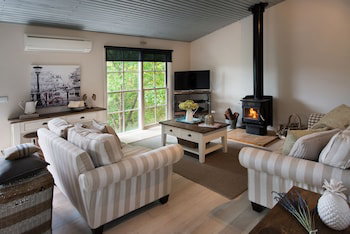 French Cottage - Redcliffe Tourism 0