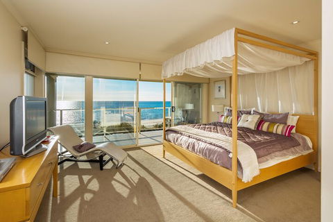 Adelaide Luxury Beach House - Redcliffe Tourism 7