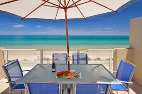 Adelaide Luxury Beach House - Redcliffe Tourism 0