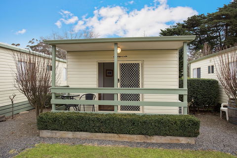 Lake Hamilton Motor Village & Caravan Park - Redcliffe Tourism 1