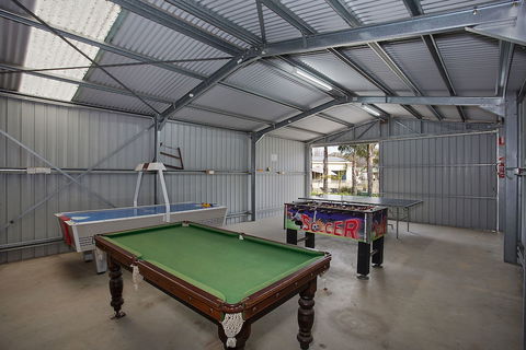 Lake Hamilton Motor Village & Caravan Park - Redcliffe Tourism 6