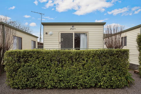 Lake Hamilton Motor Village & Caravan Park - Redcliffe Tourism 0