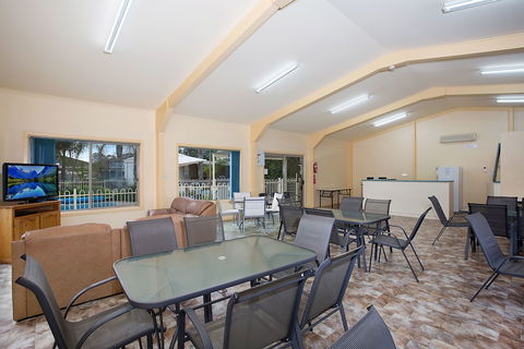 Lake Hamilton Motor Village & Caravan Park - Redcliffe Tourism 4
