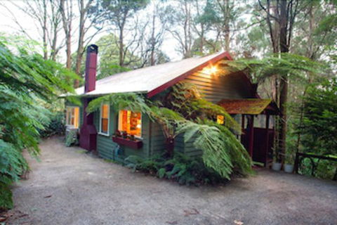 A Cottage In The Forest - Redcliffe Tourism 0