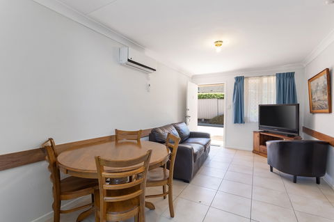 Apollo Lodge - Redcliffe Tourism 4