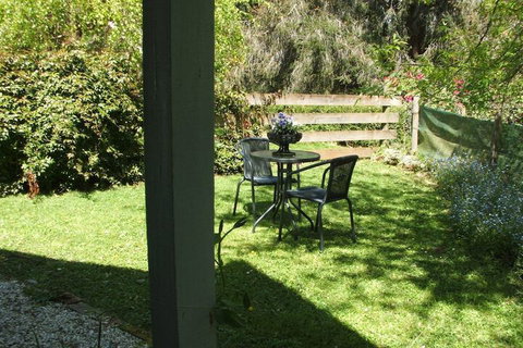 Hide Away Cottage Retreat - Redcliffe Tourism 5