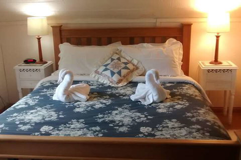 Hide Away Cottage Retreat - Redcliffe Tourism 1