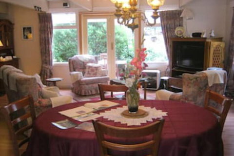 Hide Away Cottage Retreat - Redcliffe Tourism 4