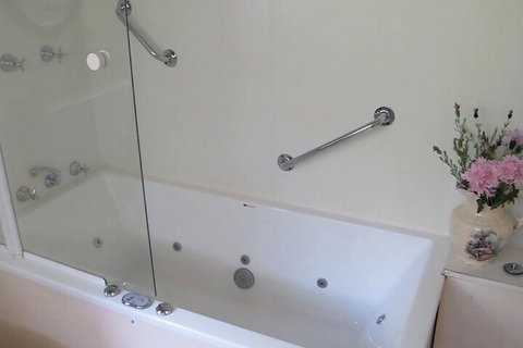 Hide Away Cottage Retreat - Redcliffe Tourism 6