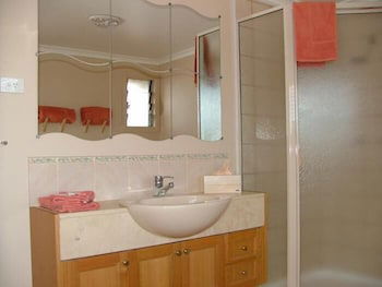 Hillview Cottages - Redcliffe Tourism 4