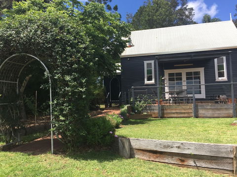Hillview Cottages - Redcliffe Tourism 1