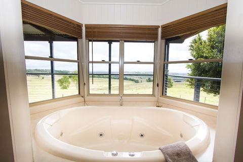 Hillview Cottages - Redcliffe Tourism 6