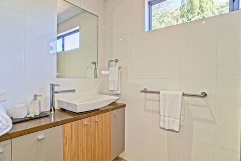 Central Avenue Apartments - Redcliffe Tourism 3