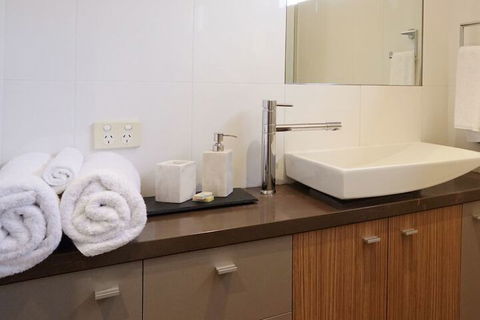 Central Avenue Apartments - Redcliffe Tourism 6