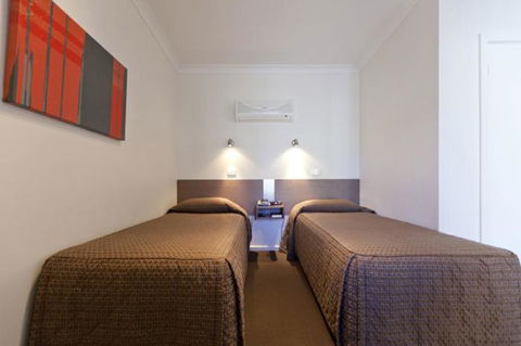 Chalambar Motel - Redcliffe Tourism 4