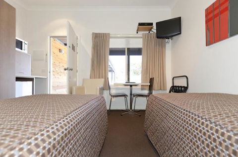 Chalambar Motel - Redcliffe Tourism 2