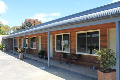 Chalambar Motel - Redcliffe Tourism 3