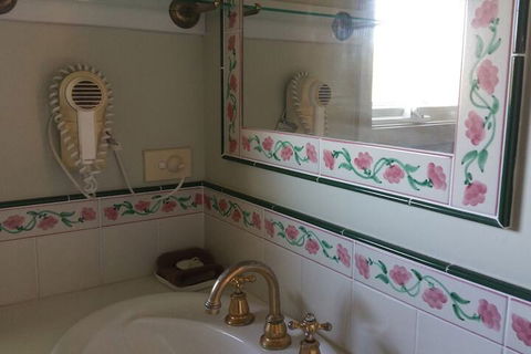 Casablanca Enchanted Cottage - Adults Only - Redcliffe Tourism 4