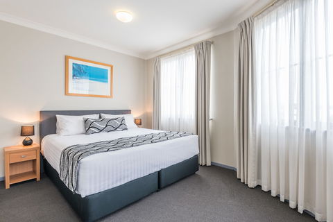 The Brighton Apartments - Redcliffe Tourism 4