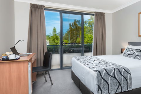 The Brighton Apartments - Redcliffe Tourism 5