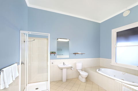 The York Heritage Hotel & Terraces - Redcliffe Tourism 3
