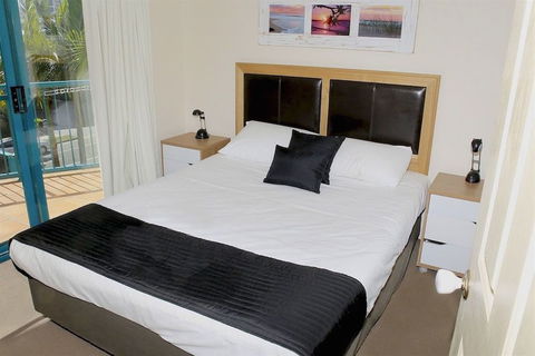 Karana Palms Resort - Redcliffe Tourism 1