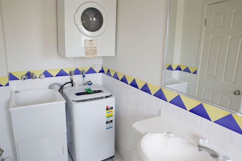 Karana Palms Resort - Redcliffe Tourism 2