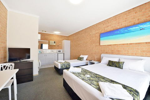Cranbourne Motor Inn - Redcliffe Tourism 4