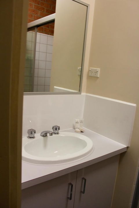 Cranbourne Motor Inn - Redcliffe Tourism 5