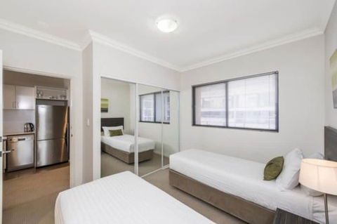Dolphin Quay Apartments - Redcliffe Tourism 2