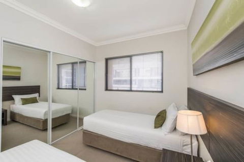 Dolphin Quay Apartments - Redcliffe Tourism 1