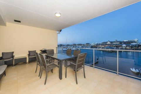 Dolphin Quay Apartments - Redcliffe Tourism 5