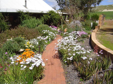 Hillside Country Retreat - Redcliffe Tourism 1