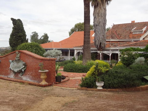 Hillside Country Retreat - Redcliffe Tourism 3