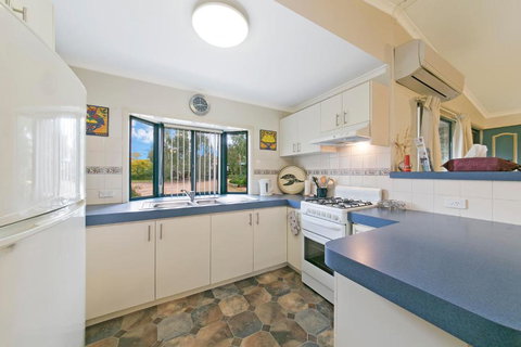 Hillside Country Retreat - Redcliffe Tourism 4