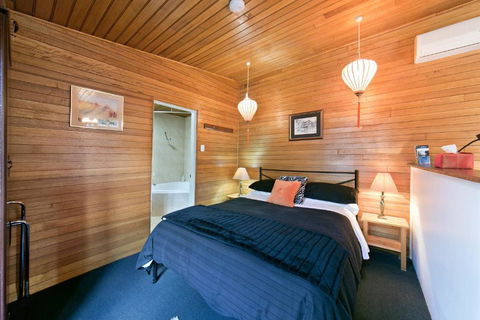 Hillside Country Retreat - Redcliffe Tourism 5