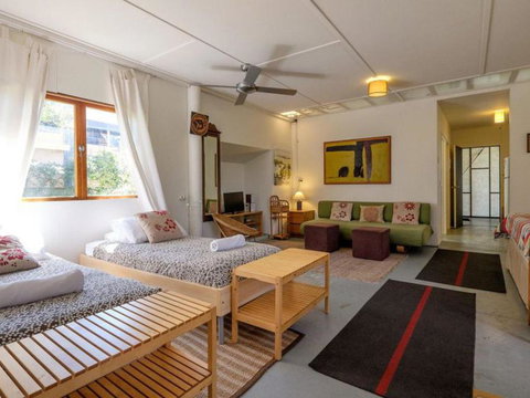 Eddies Place - Redcliffe Tourism 1