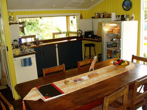 Mango Tourist Hostel - Redcliffe Tourism 6