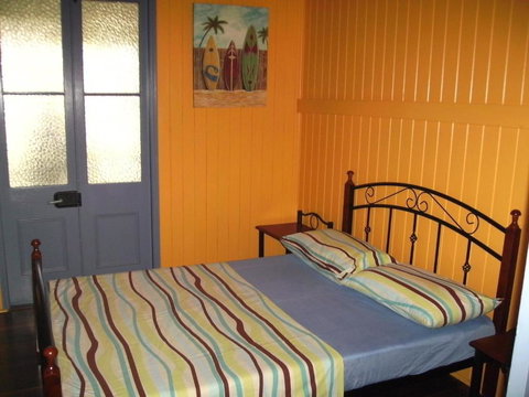 Mango Tourist Hostel - Redcliffe Tourism 3