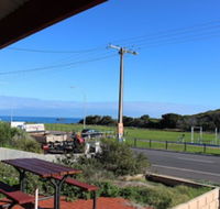 Bott's Beach Retreat - Redcliffe Tourism