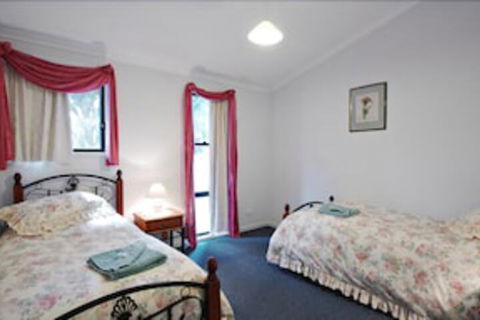 Serenity Grove - Redcliffe Tourism 4