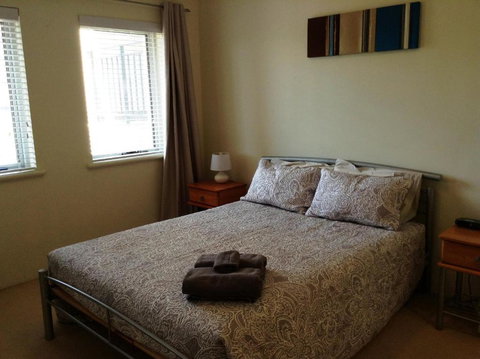 Eastgate Apartment - Redcliffe Tourism 5