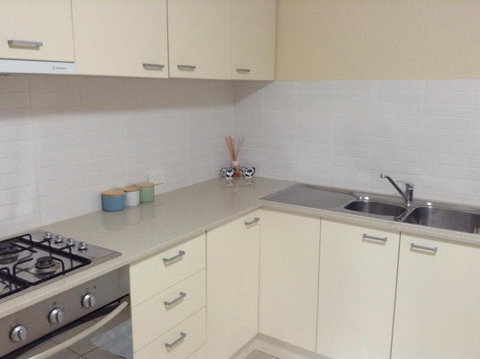 Eastgate Apartment - Redcliffe Tourism 6