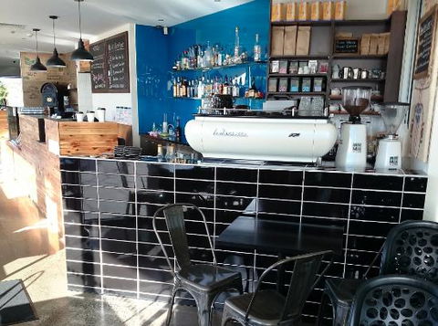 Aura Cafe Restaurant Bar - Redcliffe Tourism 0